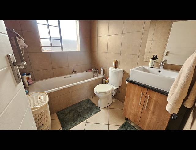 2 BEDROOM SIMPLEX FOR SALE IN MOOIKLOOF RIDGE